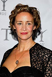How tall is Janet McTeer?
